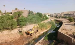 عملیات لایروبی دره سبز مسجدسلیمان کلید خورد؛ آمادهسازی شهر برای فصل بارندگی